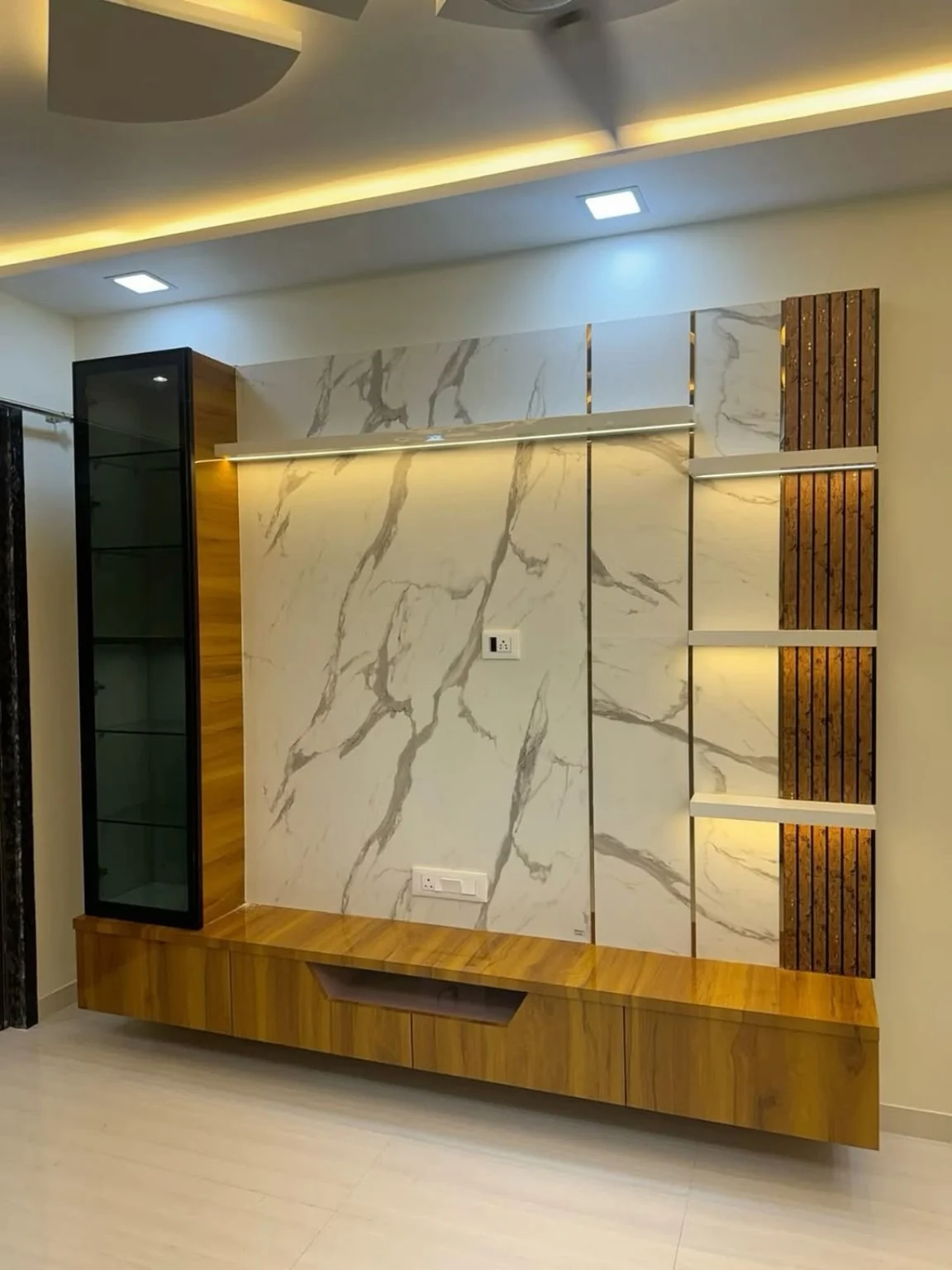 TV wall with marble-look panel and warm lighting